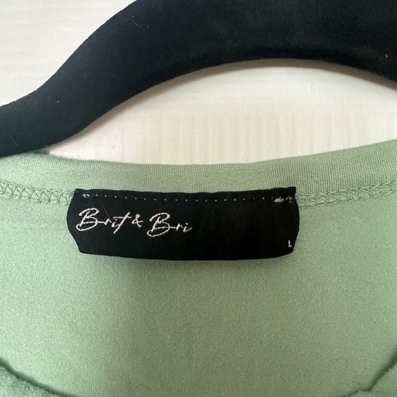 Cute crop tee 10$ - Picture 2 of 2